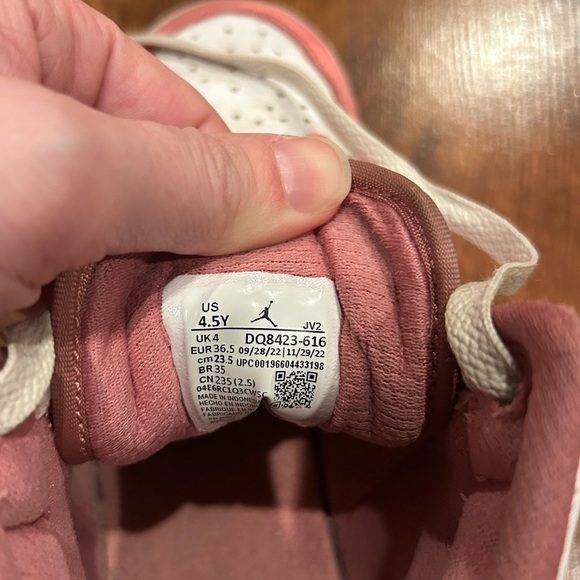 Nike Air Jordan 1 Mid Coral Chalk Valentine's Day Youth Size 4.5 Pink White - Picture 6 of 8